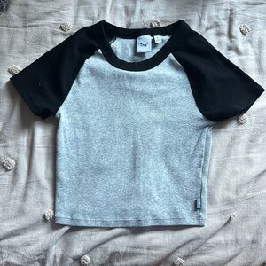 Aritzia t shirt